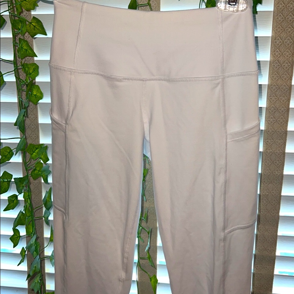 vs white leggings